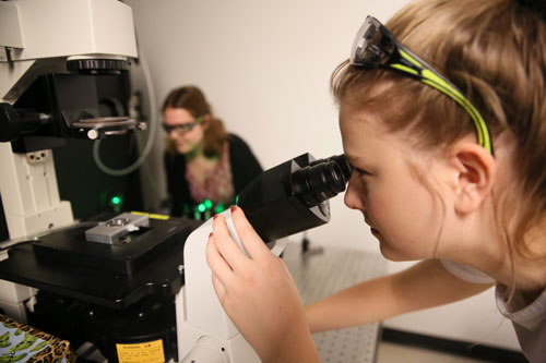 Isabelle Kogan and Grace DeSalvo are setting up the microscope for BBM