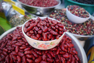 A bowl of red beans.